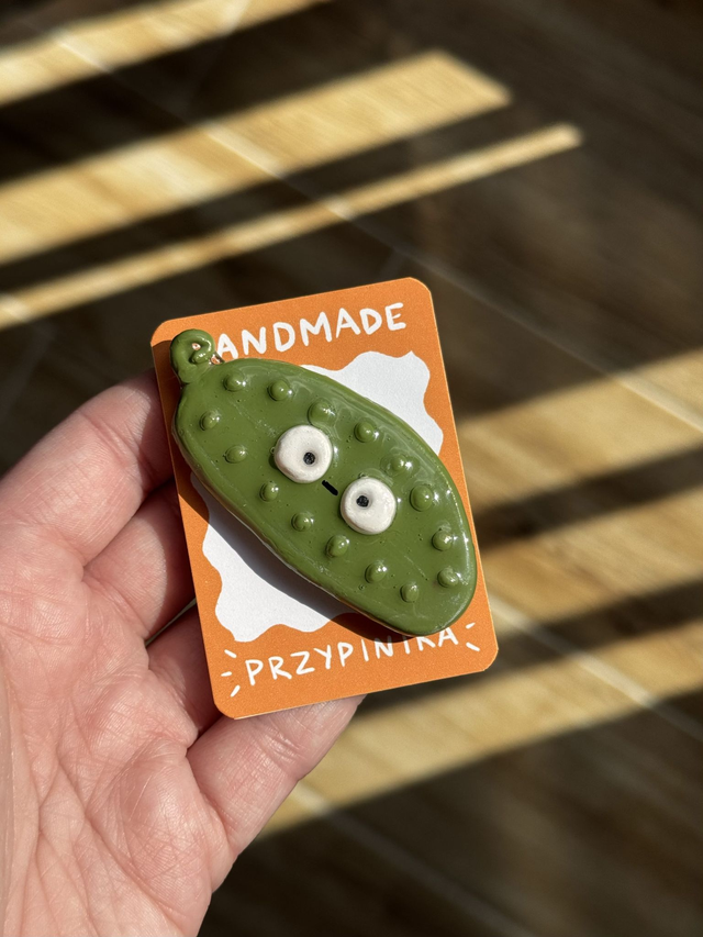 Korniszon 🥒 - przypinka 