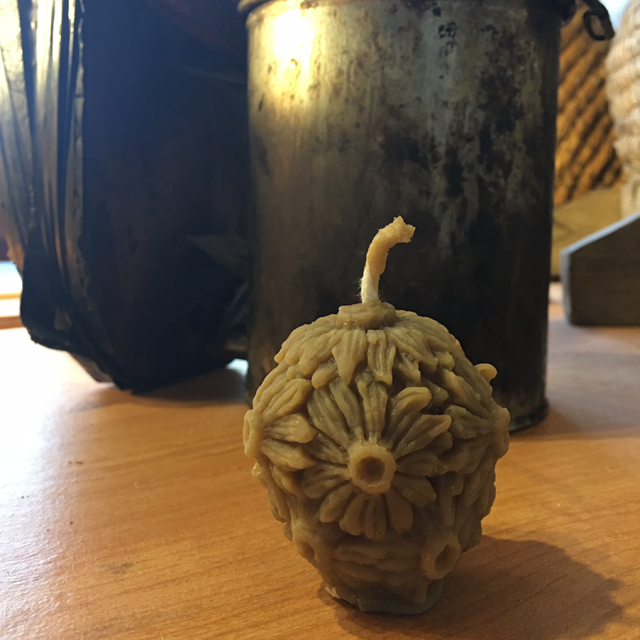 Bougie cire d'abeille  boule de fleurs 