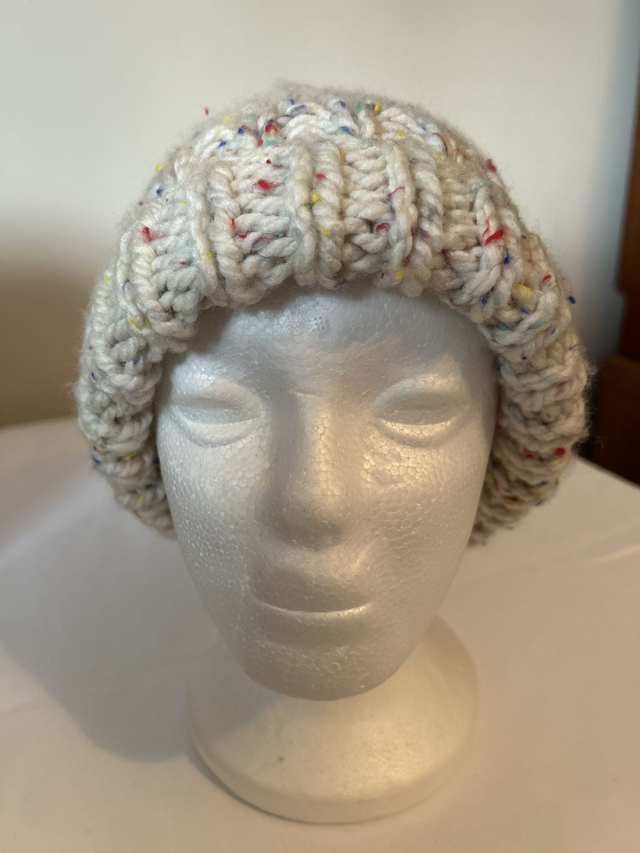7061  adult knitted hat