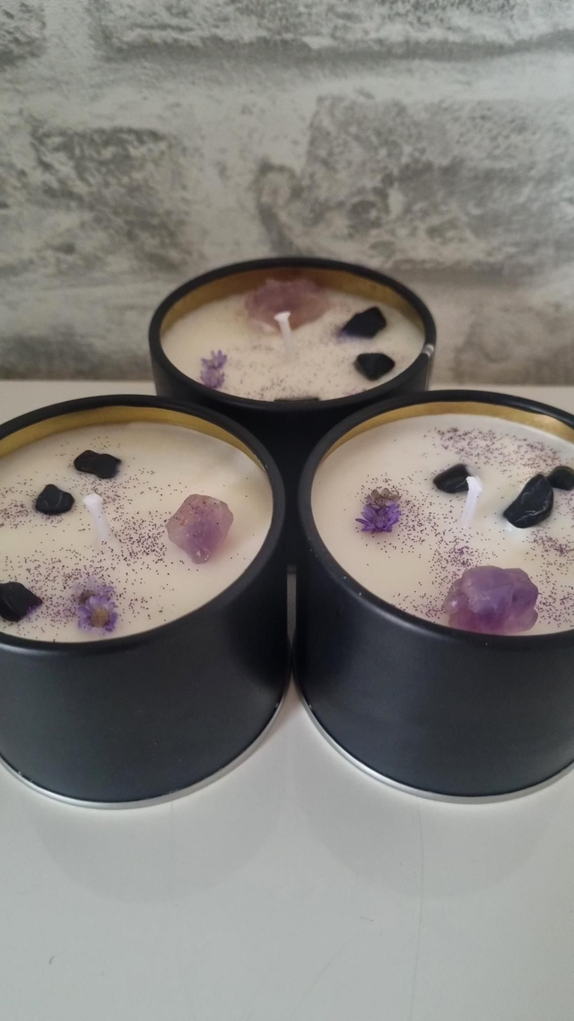 Pierres noires et violettes / Tonka