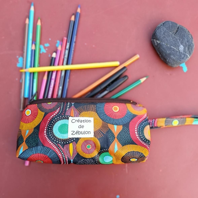 Trousse imperméable Crayons ethnique 