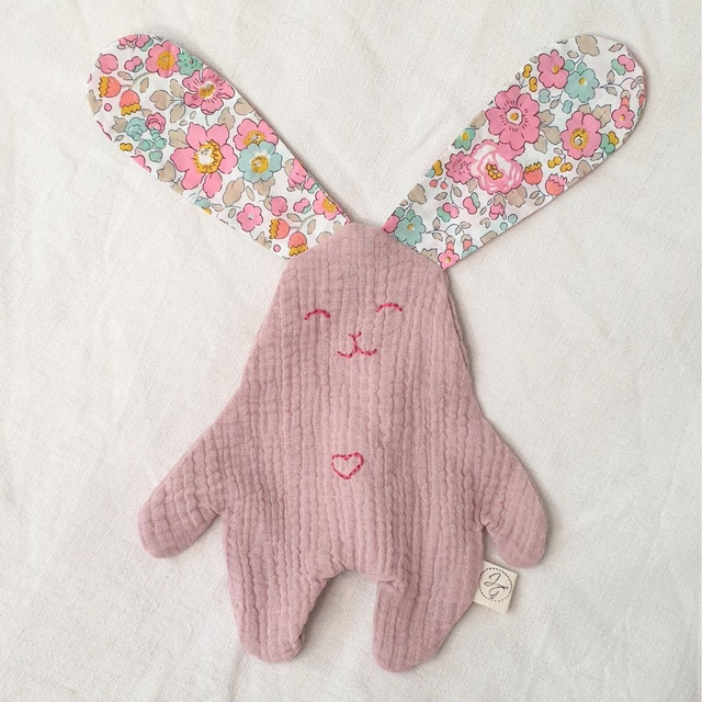 Lily - Le Doudou Plat rose et fleurs Liberty