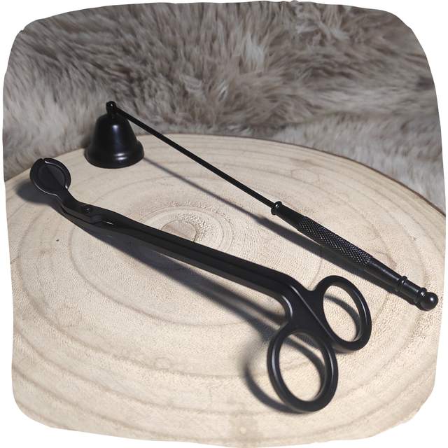 Ciseau et Eteignoir à Bougie