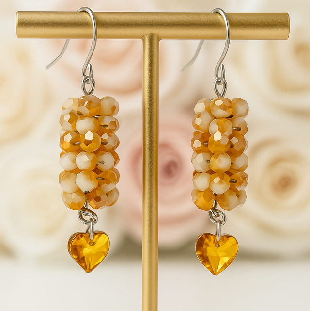 Honey Glow – Kristaloorbel met Goudkleurige Hartbedel