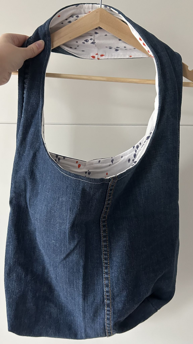 Blaue Jeans-Tasche