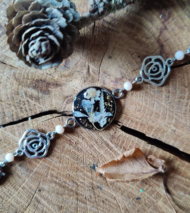 Bracelet femme modulable cabochon fleur de pommier, pâquerette et fougères naturelle