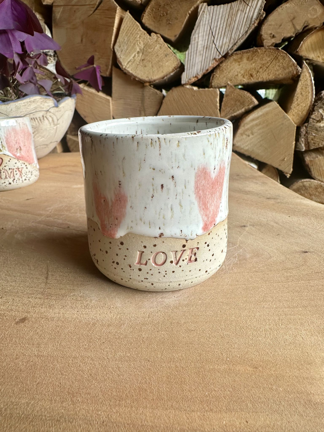 💕 Handgemachter Keramikbecher „LOVE“ – mit Herz gefertigt 200 ml
