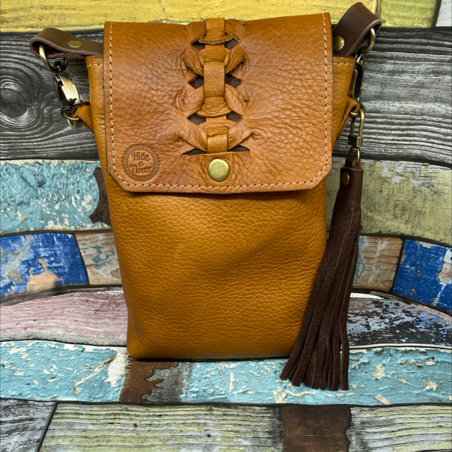Cross body phone bag ‘Tabitha’ tan leather