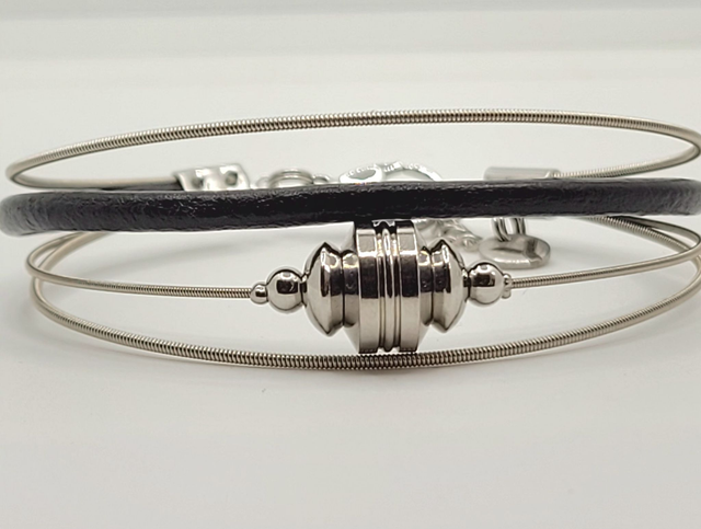 SLINKY by Yarol Poupaud - Bracelet corde de guitare surcyclée - 100% LIVE