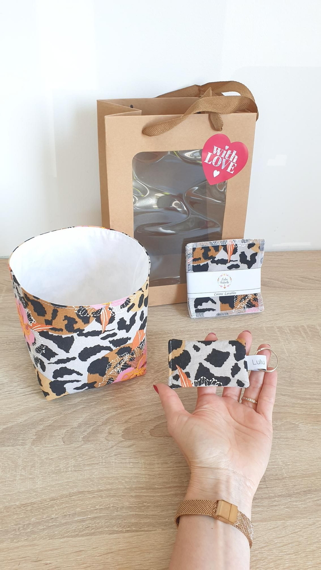 Coffret panier + 4 cotons démaquillants +porte clés léopard fleur rose