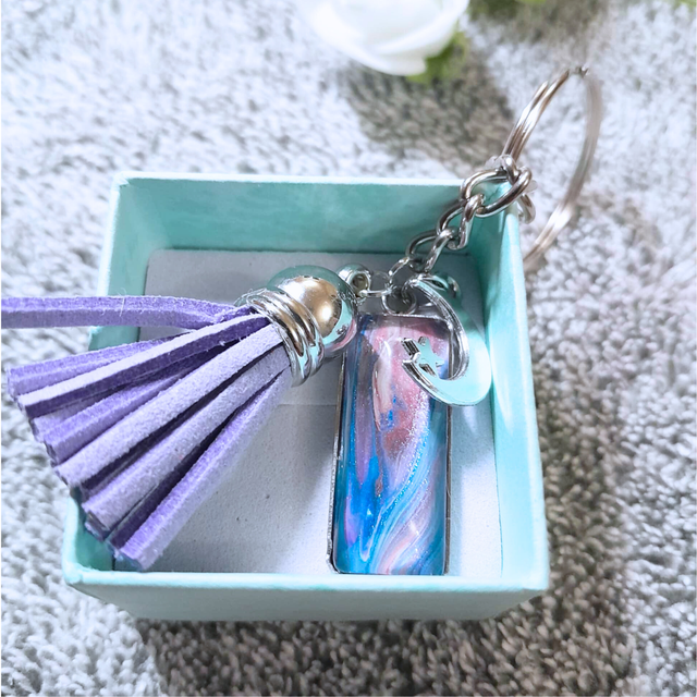 STELLA - Porte-clés - Rectangle 10x25 mm &amp; gland mauve