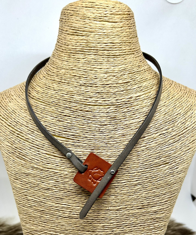 collier gris