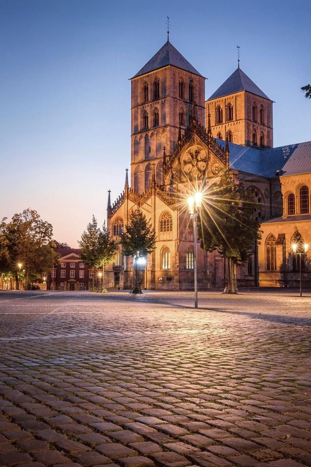 Dom bei Nacht