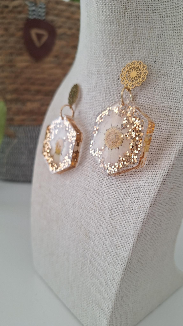 Boucles oreilles hexagonales fleurs et paillettes