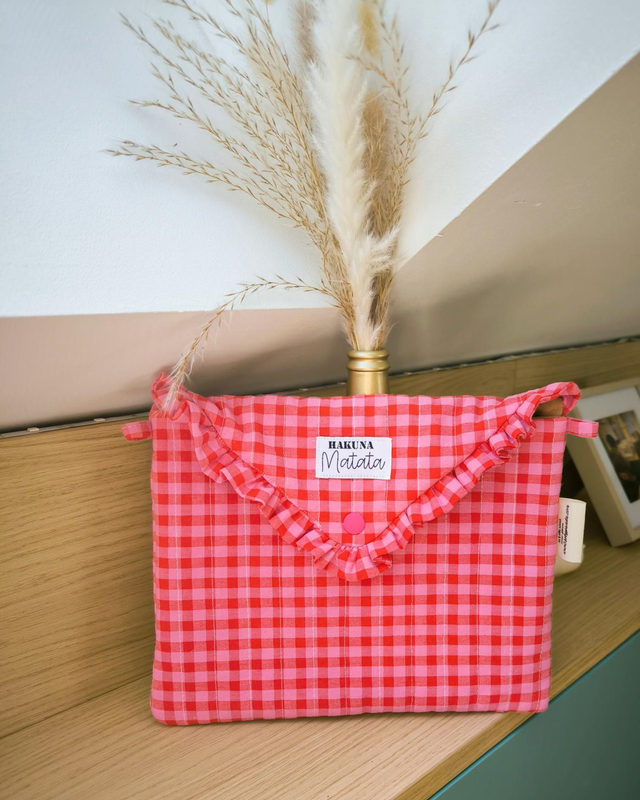 Pochette à froufrous 