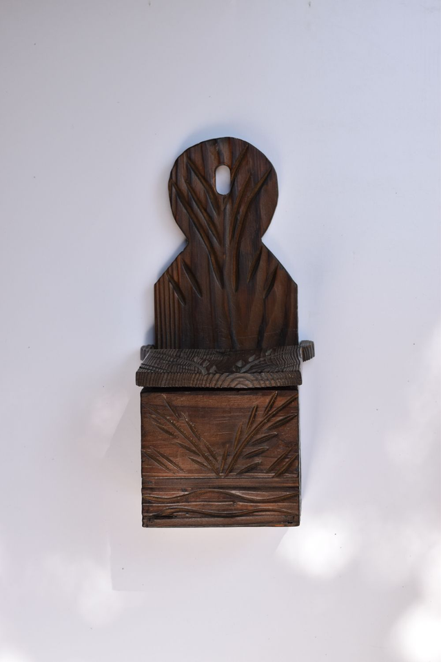 Boîte en bois gravée