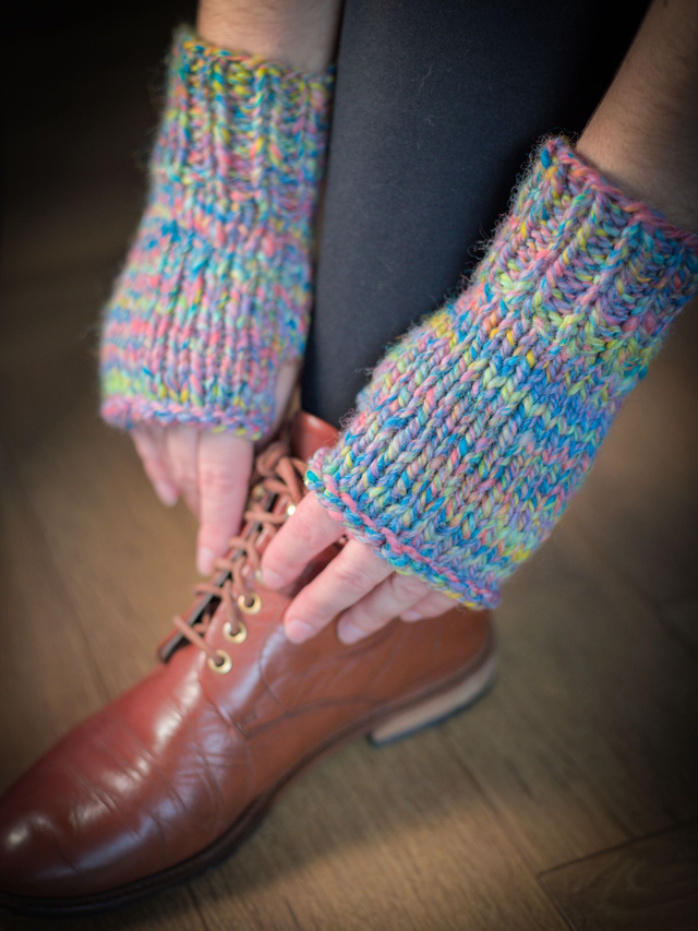 Mitaine en laine filée à la main, arc en ciel