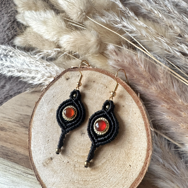 Solaire - Boucles d’oreilles micro-macramé et cornaline / Collection Céleste