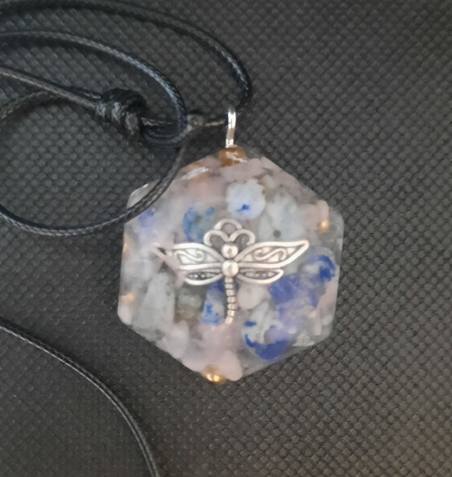 Pendentif Médaillon Orgonite Lapis Lazuli / Quartz rose