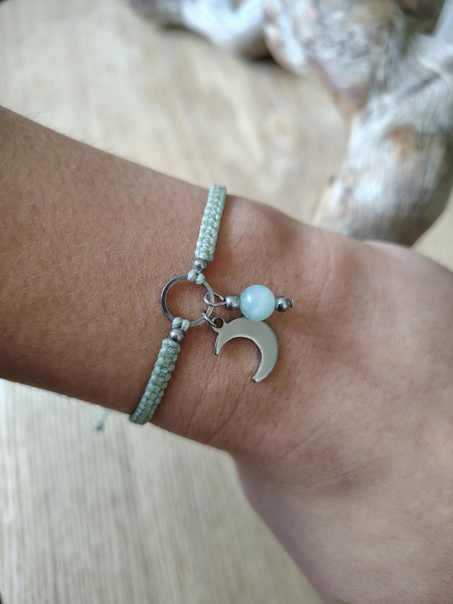 Bracelets lune et pierre fine
