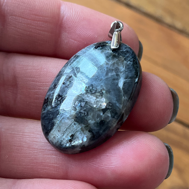 Pendentif en Larvikite et bélière argent
