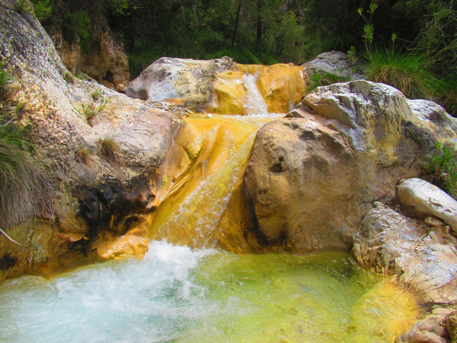 Río Higueron circular por la Acequia de Lizar