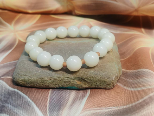 Bracelet bodi blanc rond et séparateurs bois