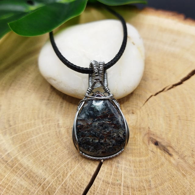 Pendentif Astrophyllite (très rare)