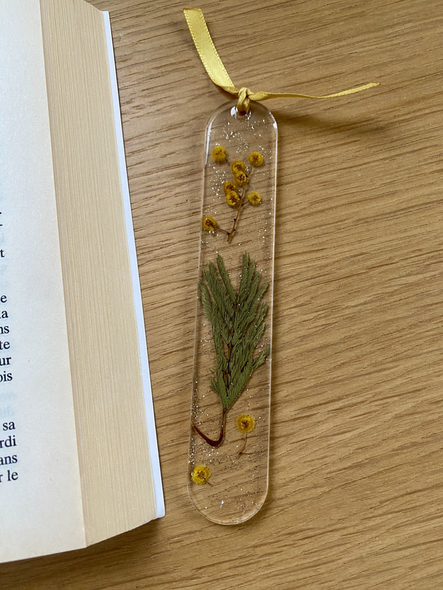 Marque page arrondi - mimosa et paillettes