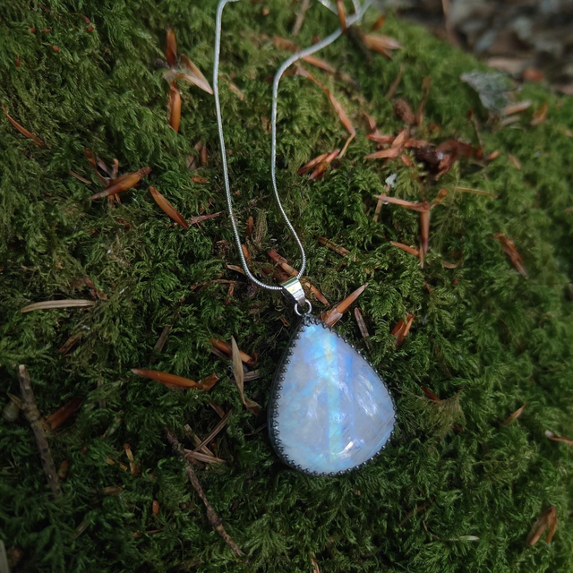 Pendentif Âme de la Forêt en Argent et Pierre de Lune