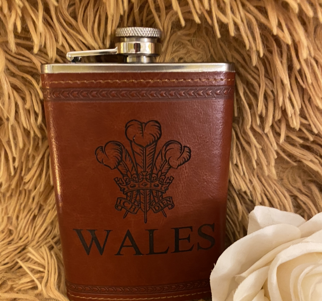 Hip Flask 9oz Three Feathers WALES