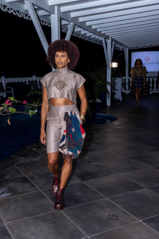 VENDU!! Ensemble bermuda lin écru et foulard en soie imprimée 