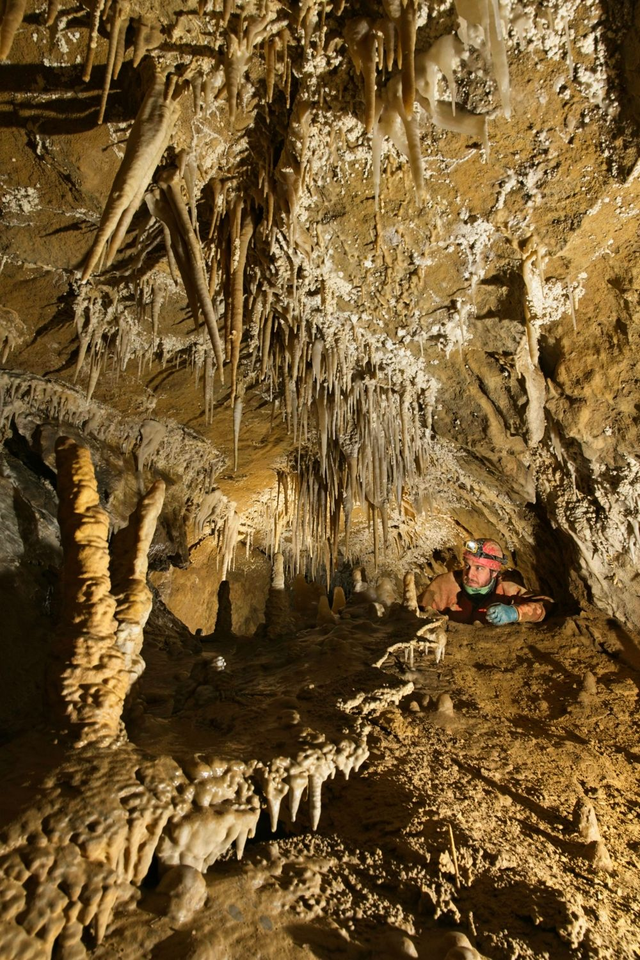 Macehead Passage,Trident Series, Cueva Hoyuca, Sistema de Cuatro Valles by Sam Davis Photographer