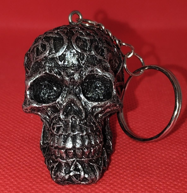 Mini Black Skull with Celtic Design Keyrings.