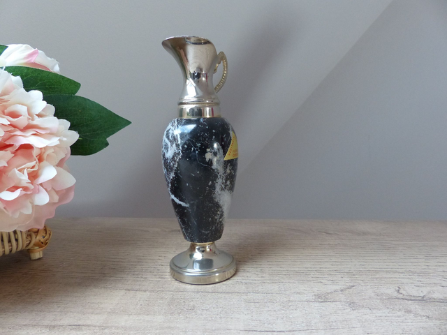 Petit pichet décoratif en marbre noir véritable pierre OMF vintage, pichet miniature avec anse forme serpent, cadeau déco maison intérieur