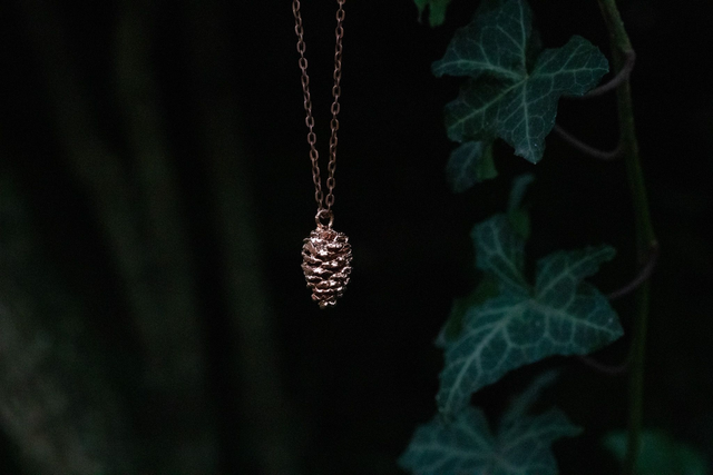 Collier pomme de pin