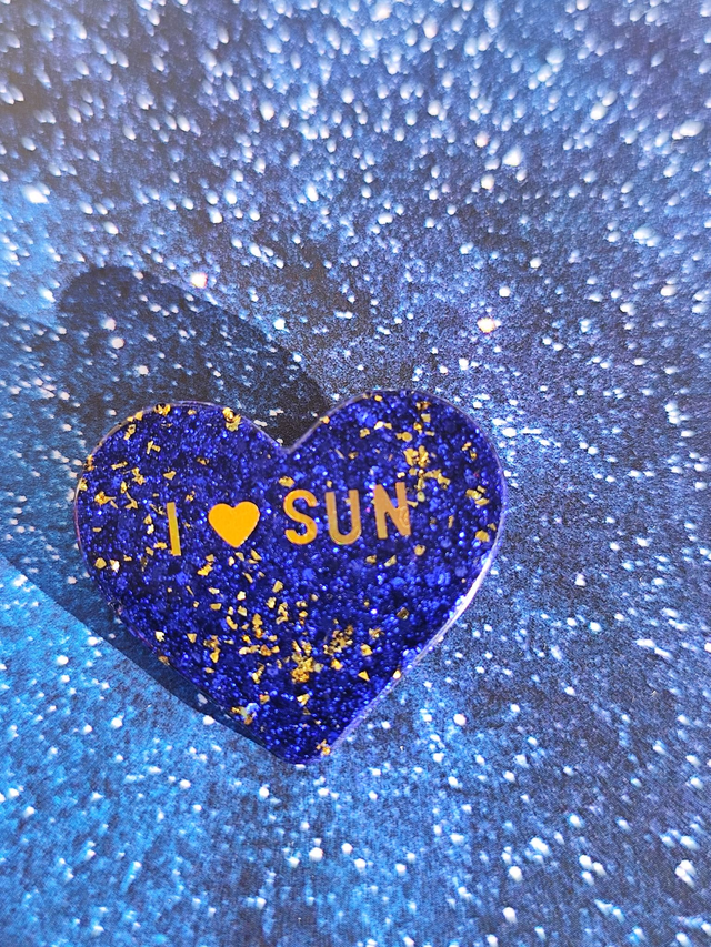 Broche cœur à paillettes - message : I &lt;3 SUN