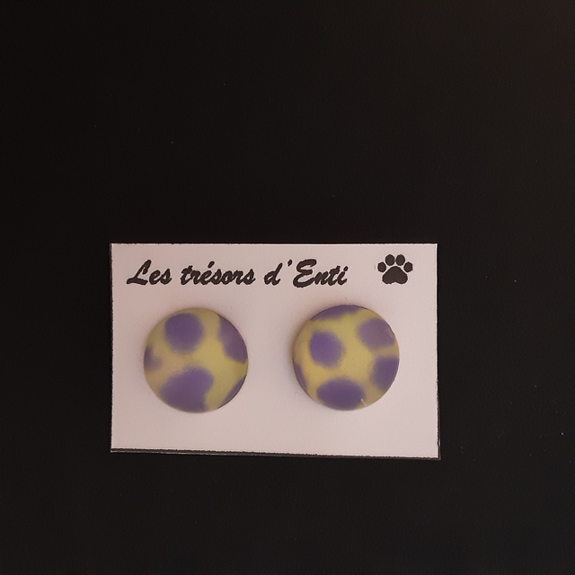 Boucle d’oreille  clou opalescent violet et jaune