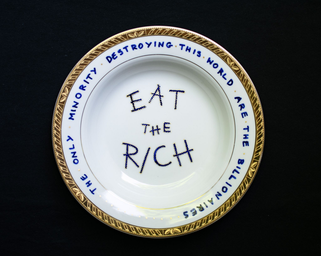 Buntowniczy talerz "Eat the Rich"