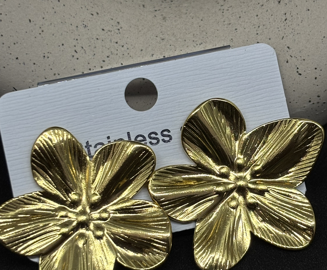 Boucle d’oreille fleur or 