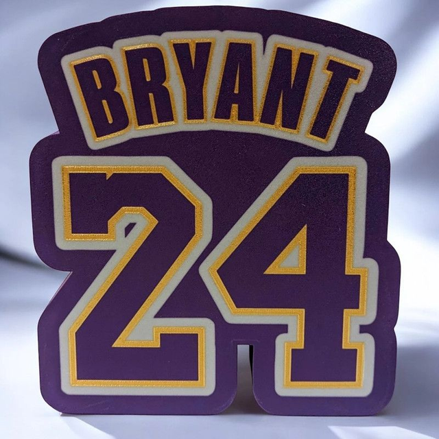 Lampe 3D Kobe Bryant 24 LED - Honore la légende du basketball !