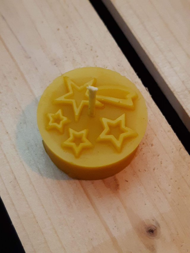 Svíčka ze včelího vosku - čajová vánoční