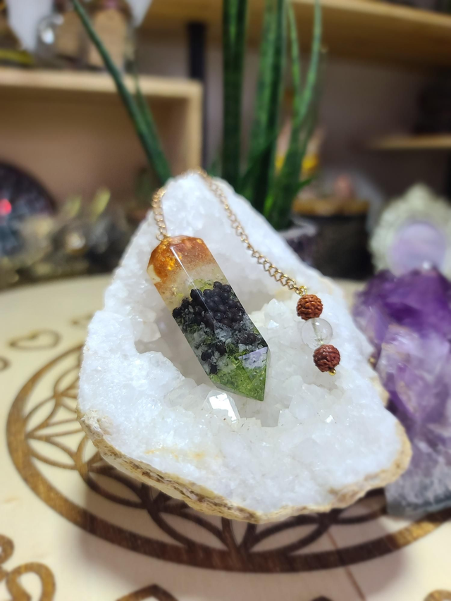 Pendule péridot et quartz 