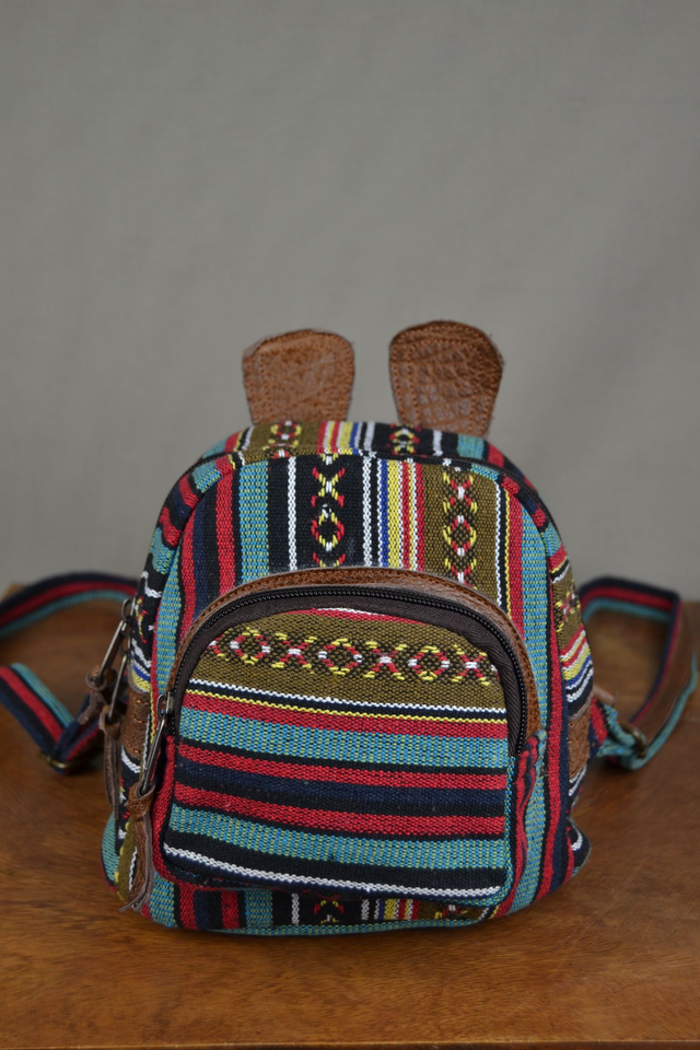 Mini sac à dos à oreille.