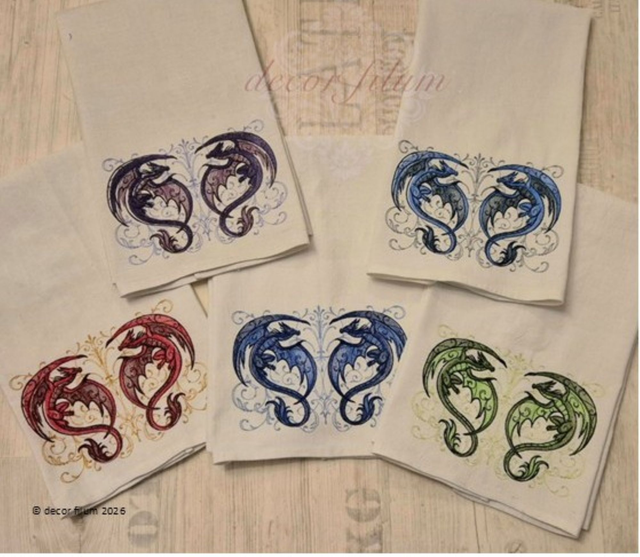 besticktes Geschirrtuch aus historischem Leinen mit zwei Drachen und Ranken