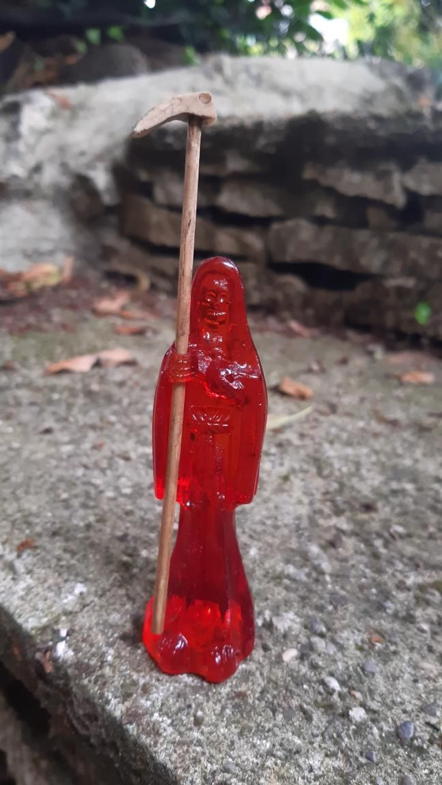 Statuette Santa Muerte transparente roja