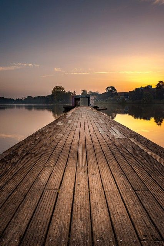 Jorge-Pardo-Pier bei Sonnenuntergang