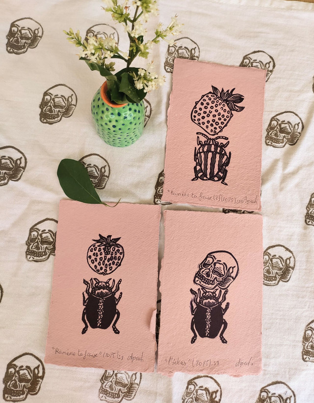 linogravure "l'intrus ", scarabées et crâne10X15 cm