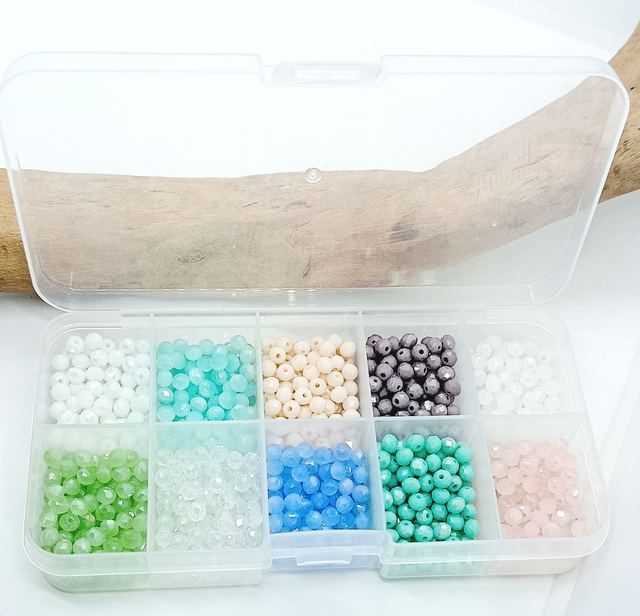 Une boite de perles en verre aplaties 4mm