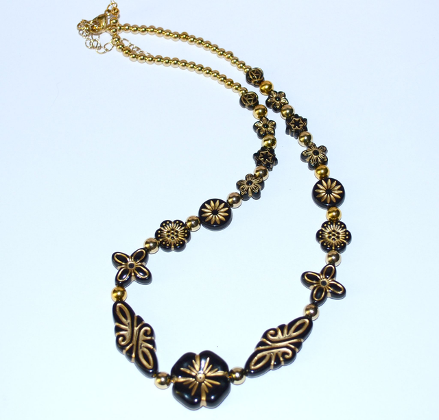 C06 - Collier perle acrylique ton noir et doré